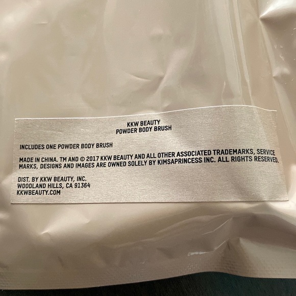 KKW POWDER BODY BRUSH new not opened - Picture 3 of 3